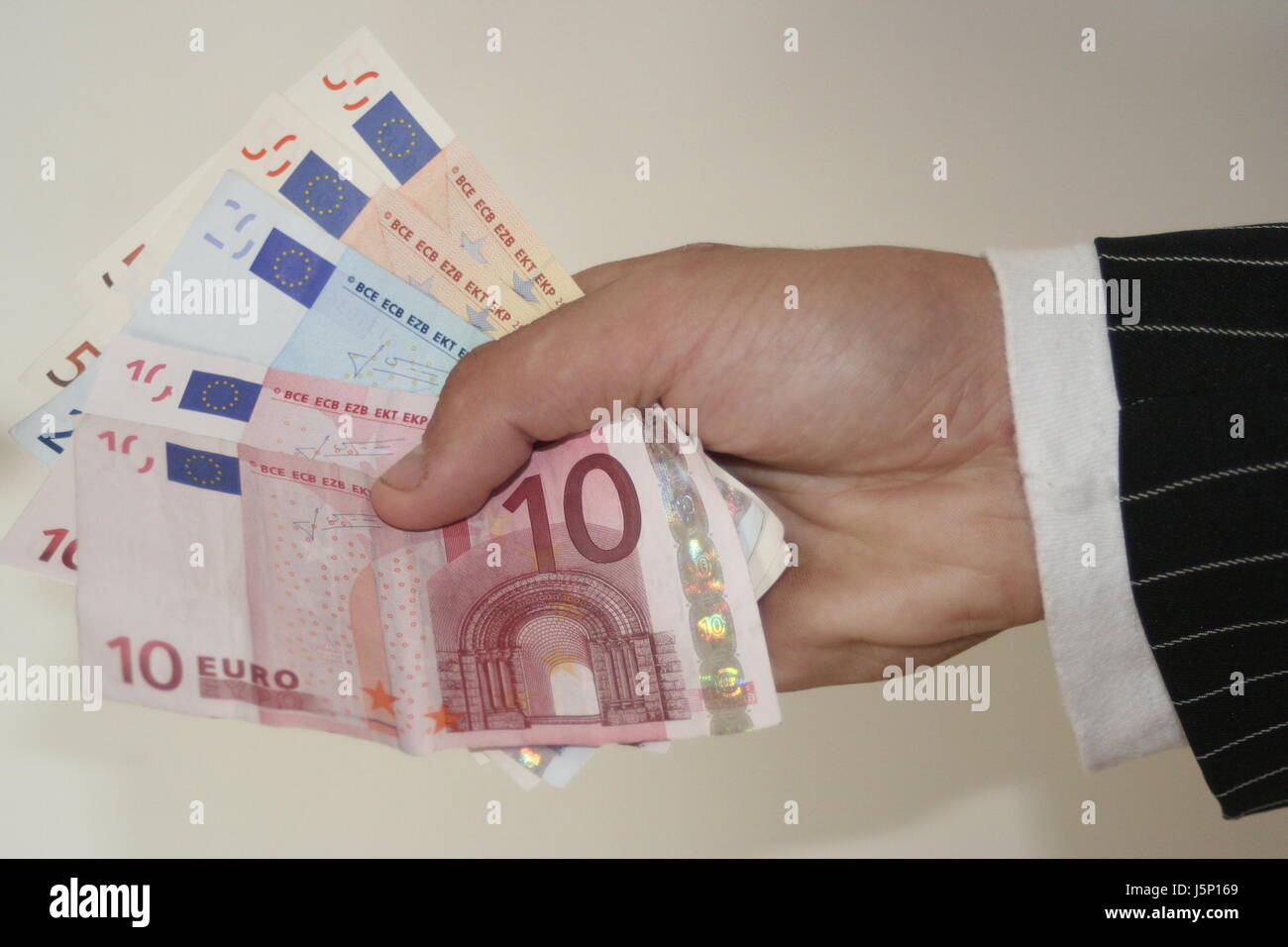 Bankkredite Institution Pay Hand waren Verkehr leer europäischen kaukasischen euro Stockfoto