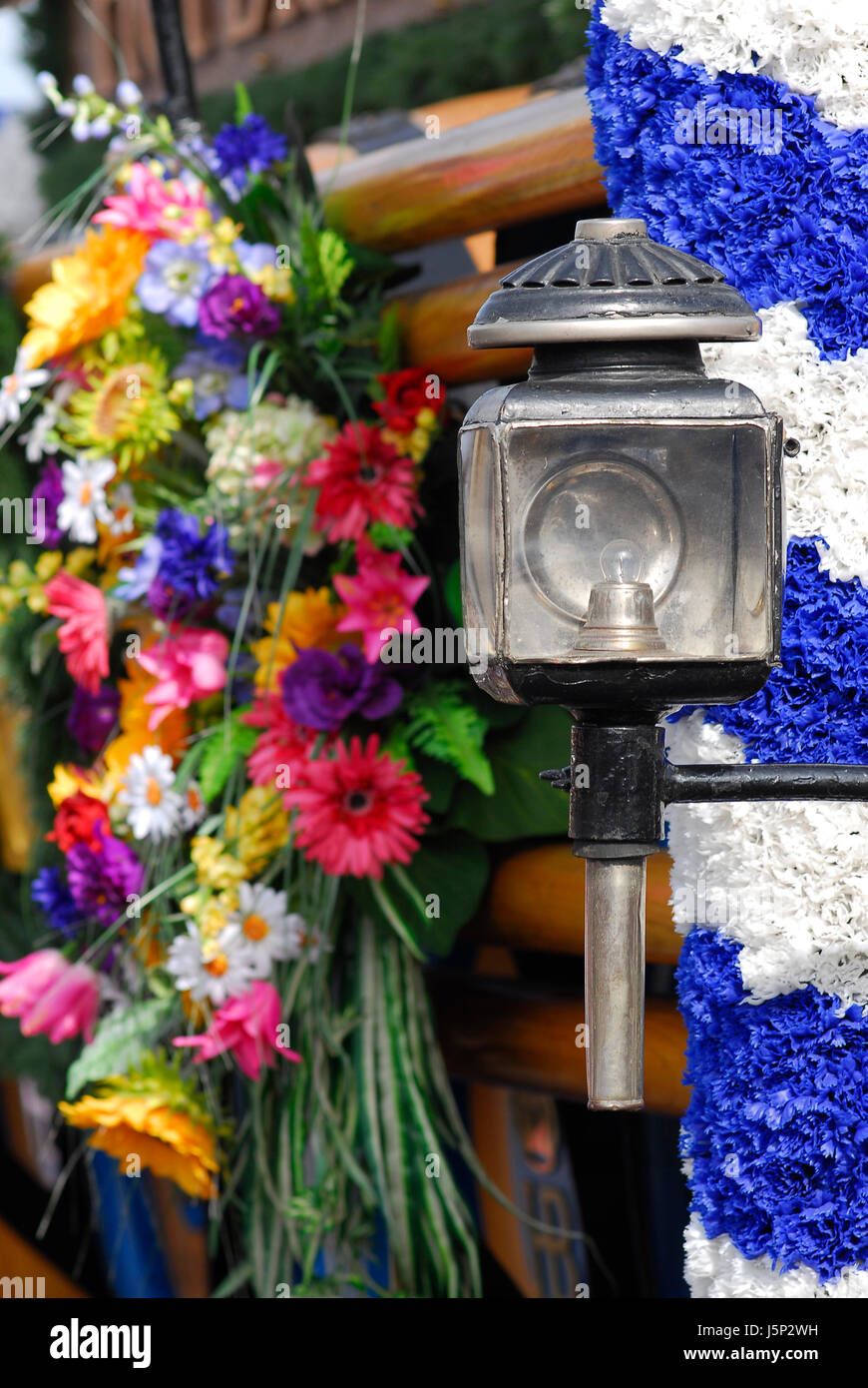 blaue historische Nostalgie leer europäischen kaukasischen Detail Eintritt Blume Stockfoto