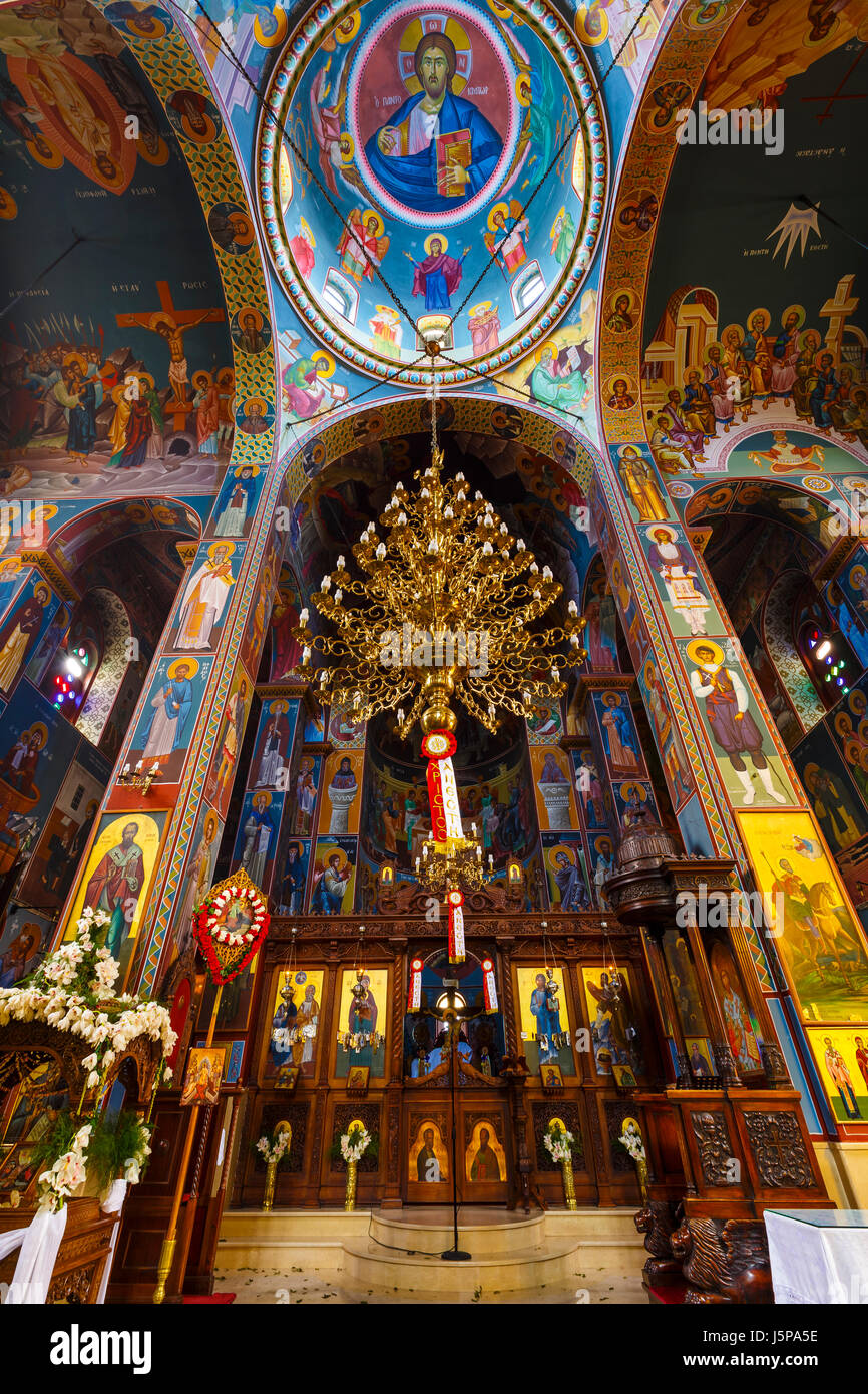 Innere der Griechisch-orthodoxen Kirche in der Stadt Agios Nikolaos auf Kreta, Griechenland. Stockfoto