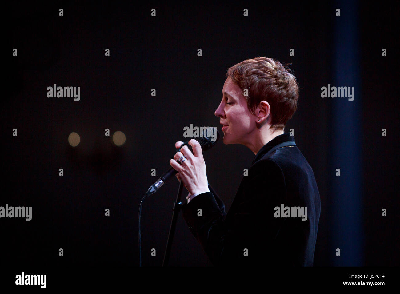 Edinburgh, Schottland. 17. Mai 2017. Stacey Kent führt auf der Bühne The Queen Hall Theatre in Edinburgh. Pako Mera/Alamy Live-Nachrichten Stockfoto
