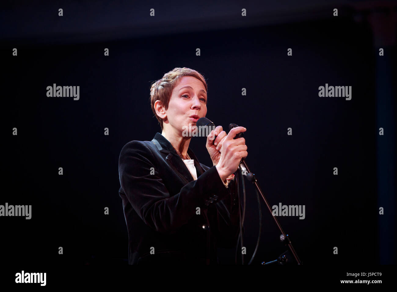 Edinburgh, Schottland. 17. Mai 2017. Stacey Kent führt auf der Bühne The Queen Hall Theatre in Edinburgh. Pako Mera/Alamy Live-Nachrichten Stockfoto