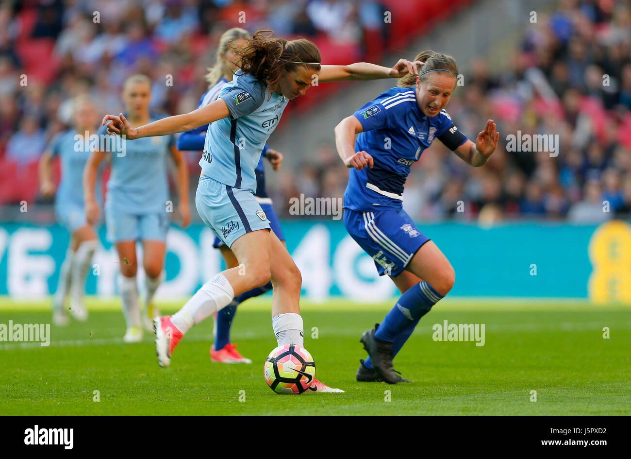 Jill Scott von Manchester City Partituren Stadt vierte Ziel während der SSE Frauen FA-Cup-Finale match zwischen Birmingham City und Manchester City im Wembley Stadion in London. 13. Mai 2017 nur zur redaktionellen Nutzung kein Merchandising. Fußballbilder FA Premier League Einschränkungen Beantragung und inc. keine Internet/Mobile Nutzung ohne FAPL Lizenz - für Details Kontakt Football Dataco Stockfoto