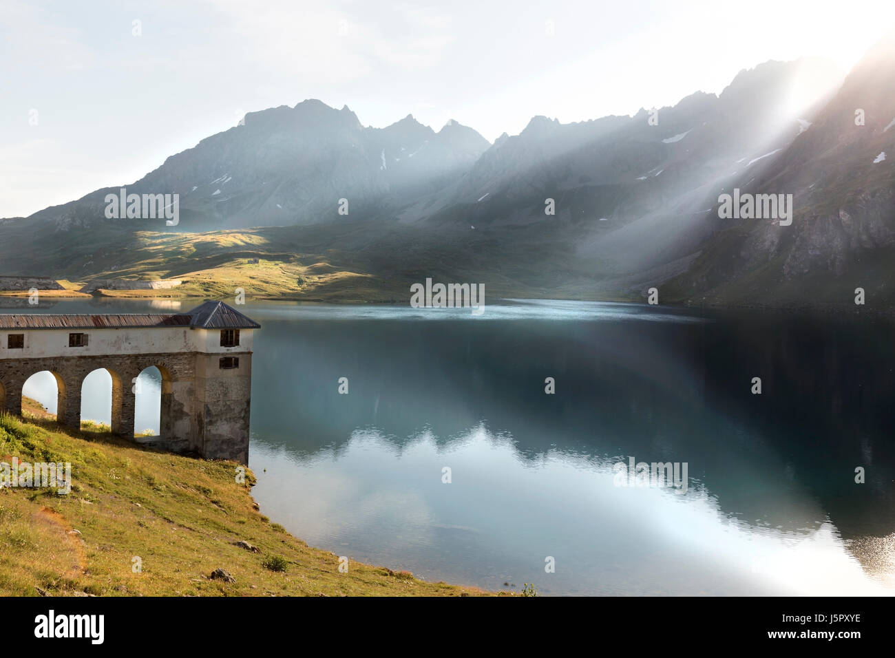 Sonnenaufgang am Castel See im Formazza Tal. Stockfoto