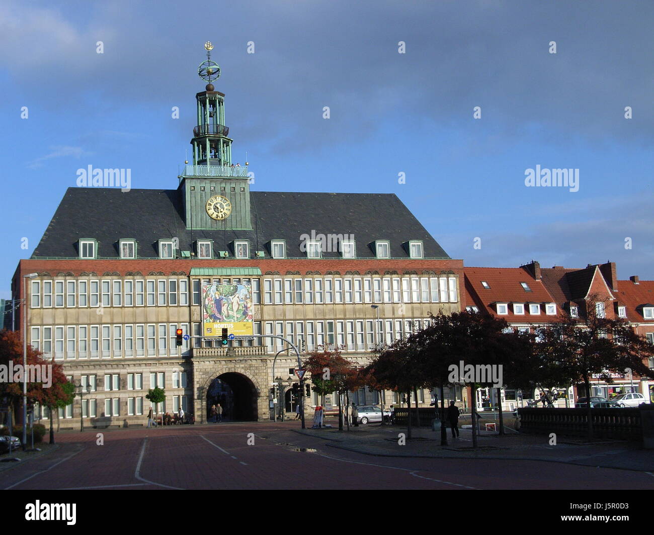 Wasser der Nordsee Salzwasser Meer Ozean Rathaus Ostfriesland Herbst Tag Emden Stockfoto