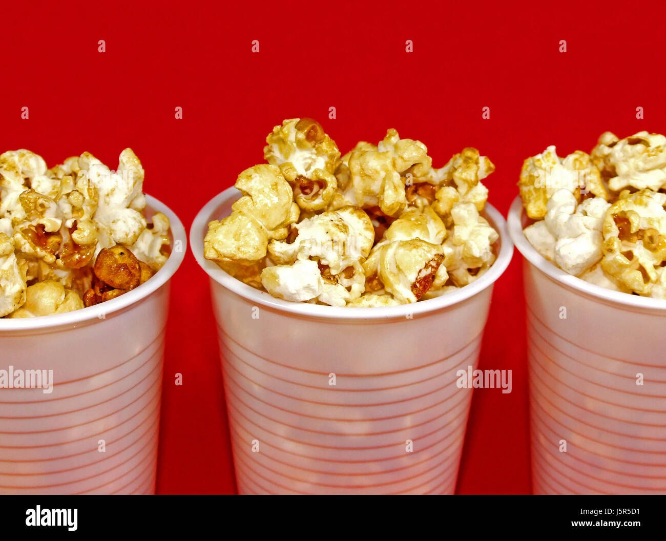 Knabbern Sie Getreide Mais Kalorien Popcorn Honig Mais Sss Popkorn Ssses  Nibbeln Stockfotografie - Alamy