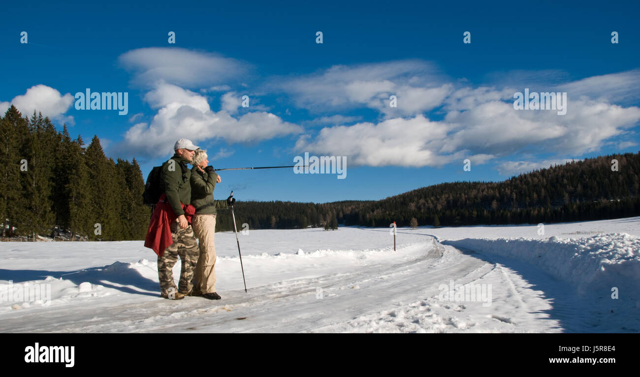 Frau Blau Berge kalt Wanderung Wandern Wanderung Alp Österreicher breite winter Stockfoto