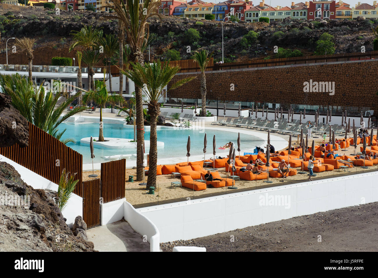 Adeje, Santa Cruz De Tenerife, Spanien -25 Dezember 2016. Schöne Aussicht auf Pool im Hard Rock Hotel komplex, Provinz Santa Cruse, Teneriffa, Stockfoto