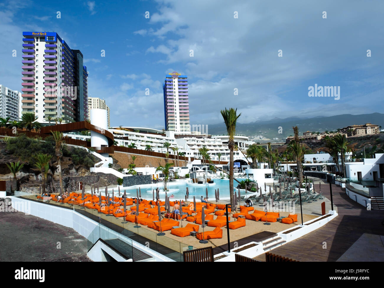 Adeje, Santa Cruz De Tenerife, Spanien -25 Dezember 2016. Schöne Aussicht auf Pool im Hard Rock Hotel komplex, Provinz Santa Cruse, Teneriffa, Stockfoto