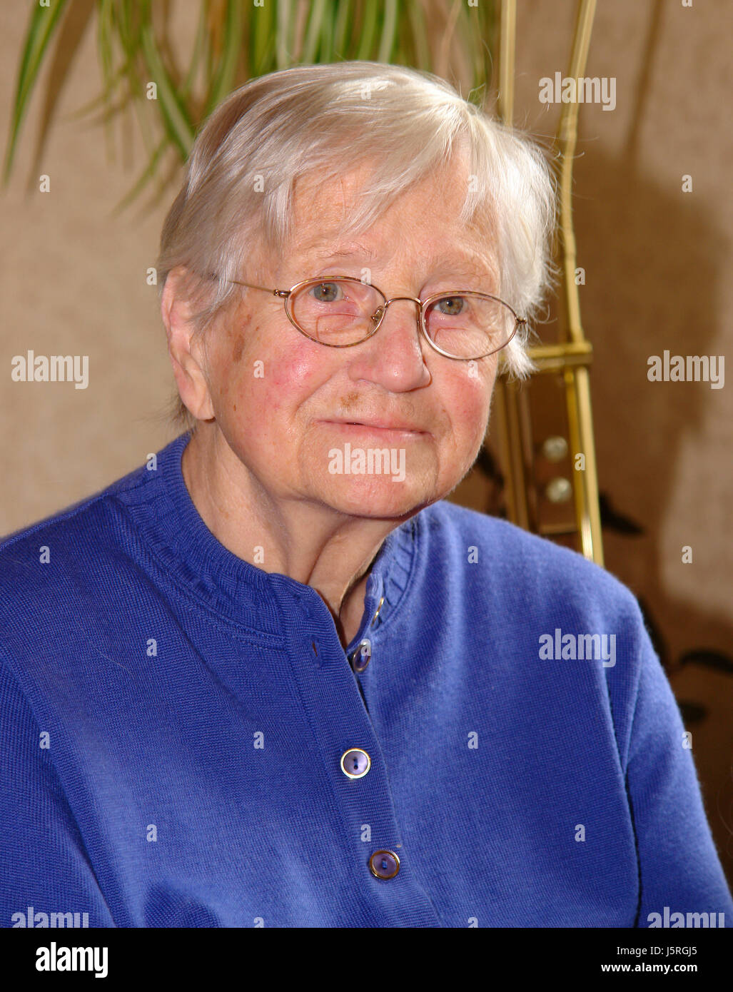 alte Dame 90 Jahre Stockfoto