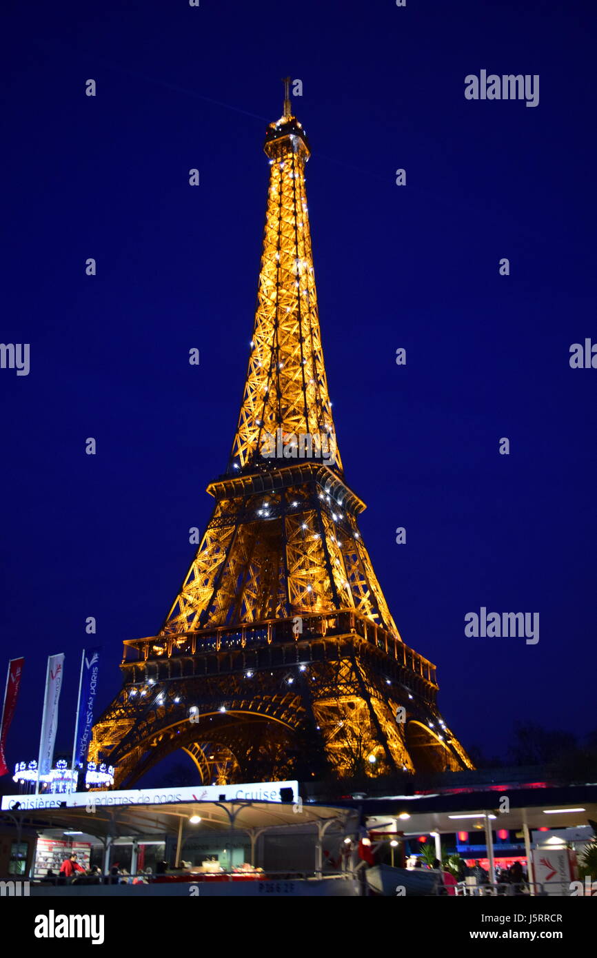 Eiffelturm in der Nacht, Paris Stockfoto