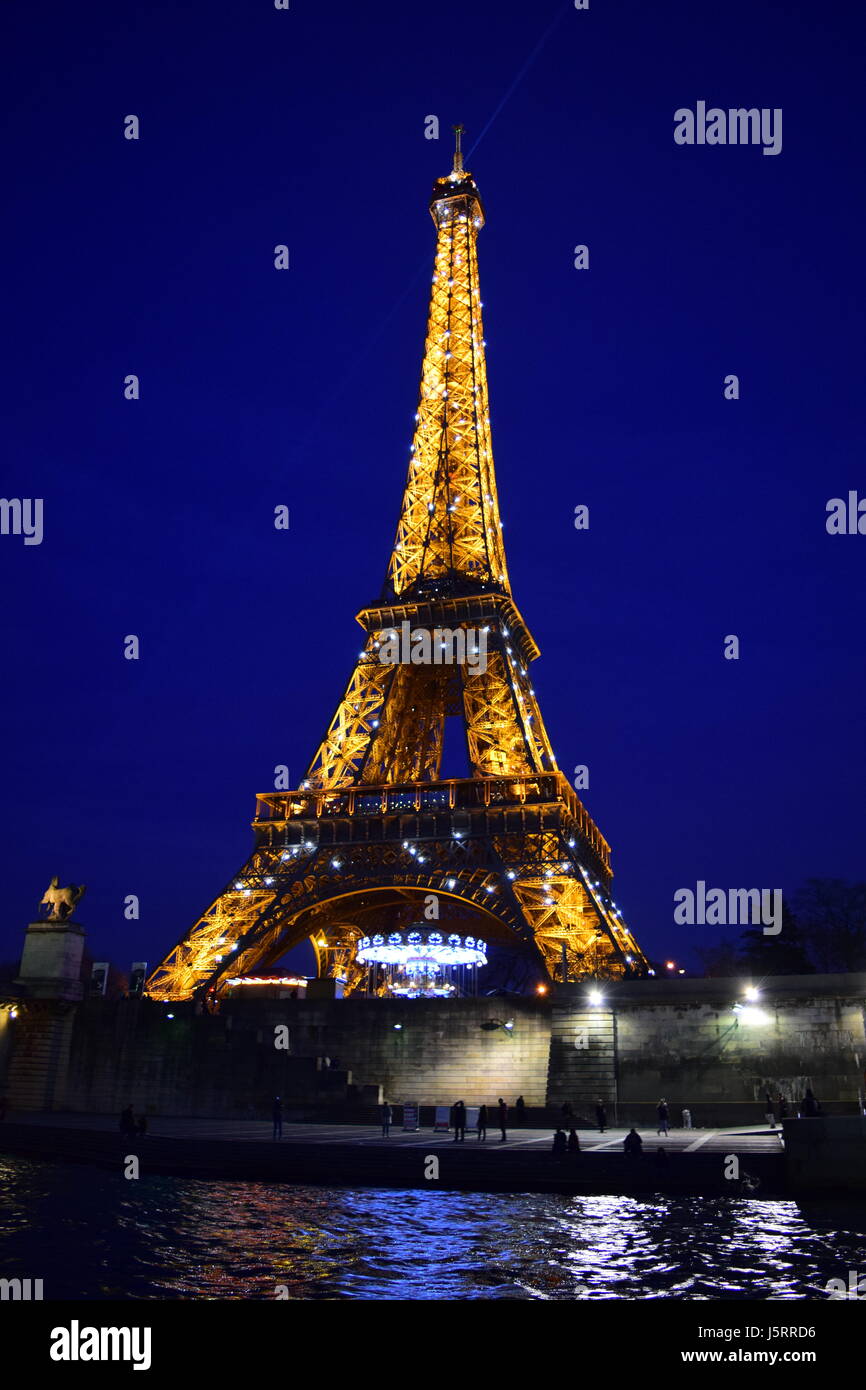 Eiffelturm in der Nacht, Paris Stockfoto