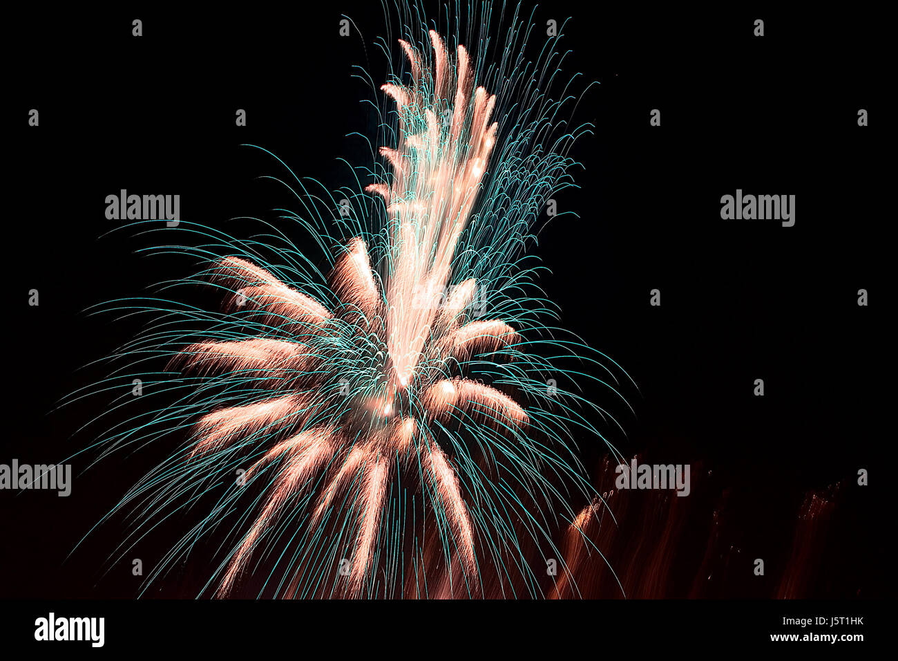 Festung feiern ausgelassene schwelgt feiert Radio Silvester Rakete Spray Stockfoto