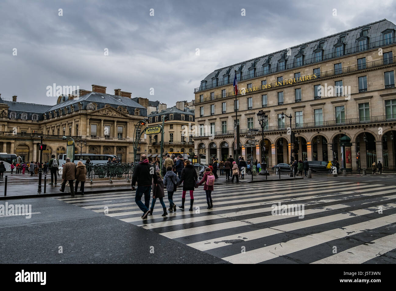 Straßen von Paris an einem regnerischen Tag Stockfoto