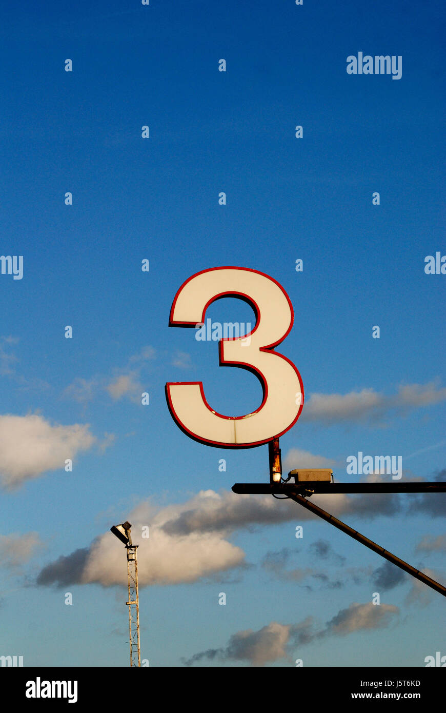 Zeichen signalisieren blau drei Wegweiser Nummer Firmament Himmel Piktogramm symbol Stockfoto