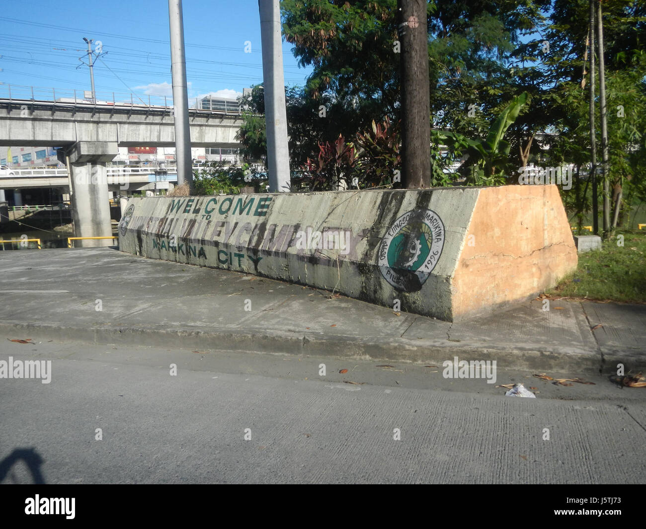 0292 Barangay Industrial Tal komplexe LRT Linie 14 Marcos Brücke Marikina Fluss Stockfoto