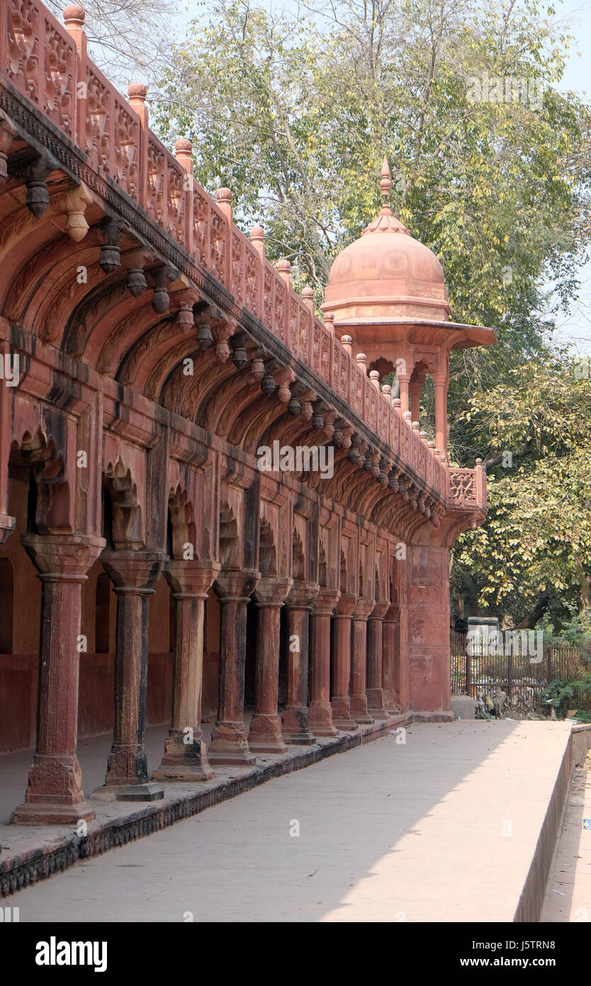 Tor zum Taj Mahal (Krone der Paläste), ein Elfenbein-weißen Marmor-Mausoleum am südlichen Ufer des Flusses Yamuna in Agra Stockfoto