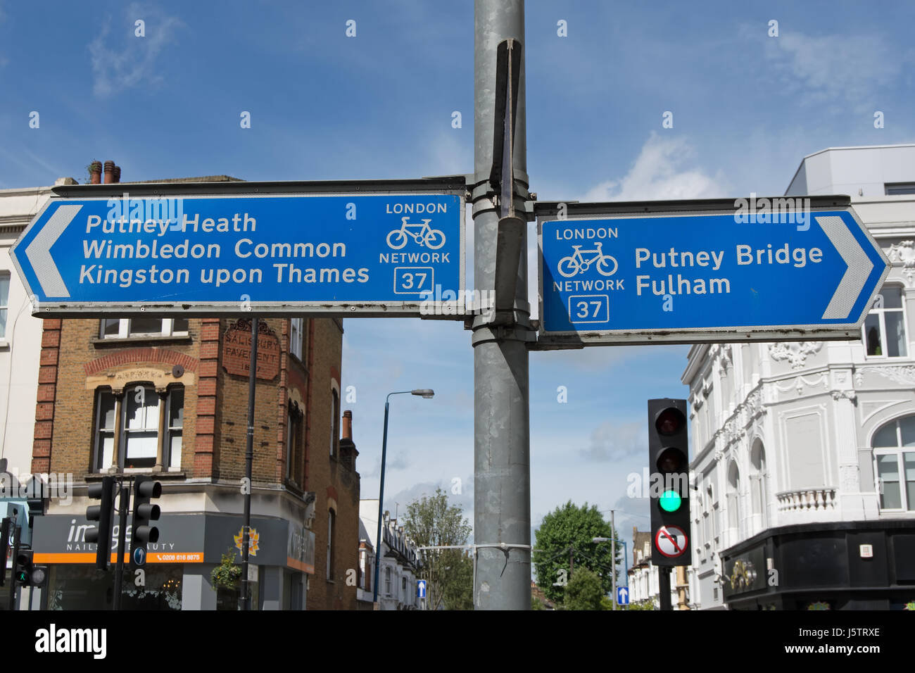 London-Radwegenetz unterschreibt in Putney, London, England, mit Wegbeschreibungen zu Putney Bridge, Fulham, Putney Heath, Wimbledon common und kingston Stockfoto