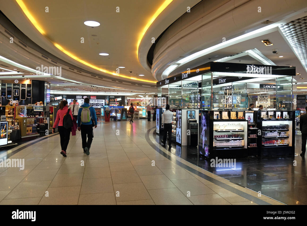 Indira Gandhi Internationaler Flughafen duty free. Flughafen Delhi gehört zu den meistbesuchten Flughäfen in Indien am 19. Februar, Stockfoto