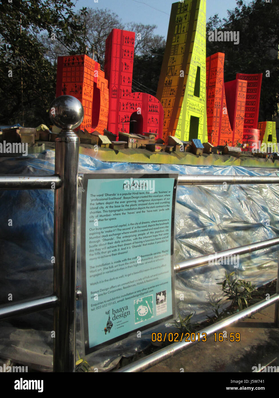 „DHANDA“ ist ein Begriff, der verwendet wird, um den unternehmerischen Geist der Mumbaikars zu beschreiben, insbesondere ihre unternehmerische Einstellung und Fähigkeit, Geschäftsmöglichkeiten zu ergreifen. Es spiegelt die dynamische und blühende Geschäftskultur der Stadt wider. Stockfoto