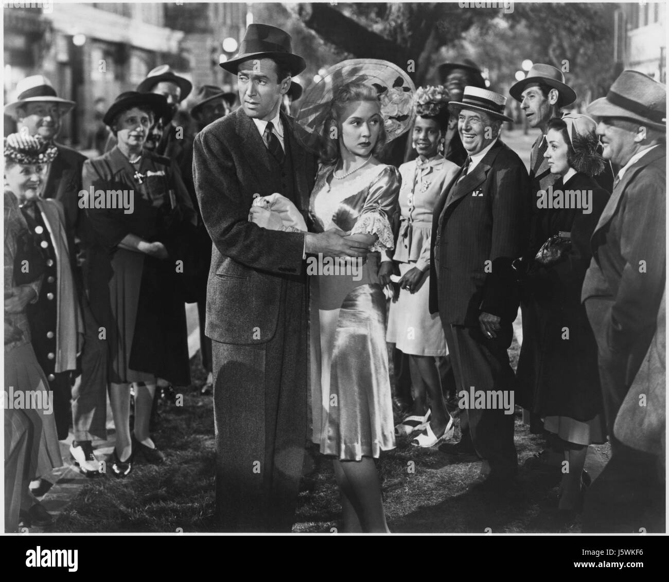 James Stewart, Gloria Grahame, am Set des Films: "Es ist ein wundervolles Leben" 1946 Stockfoto