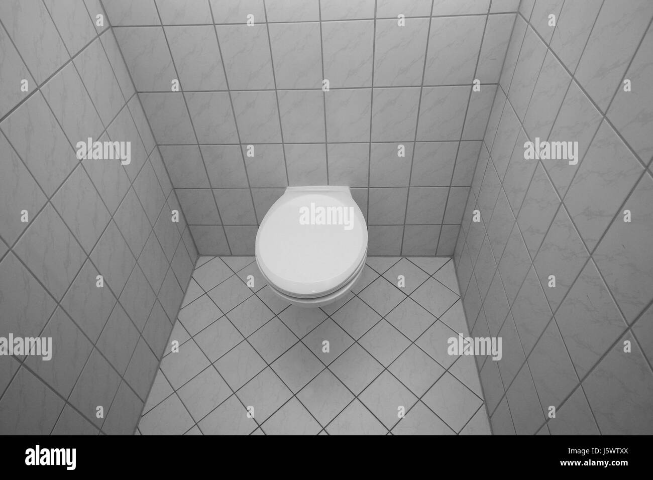 WC Flow keramische Fliesen WC ebnet Fliesen Toiletten Spülung WC-Sitz Stockfoto