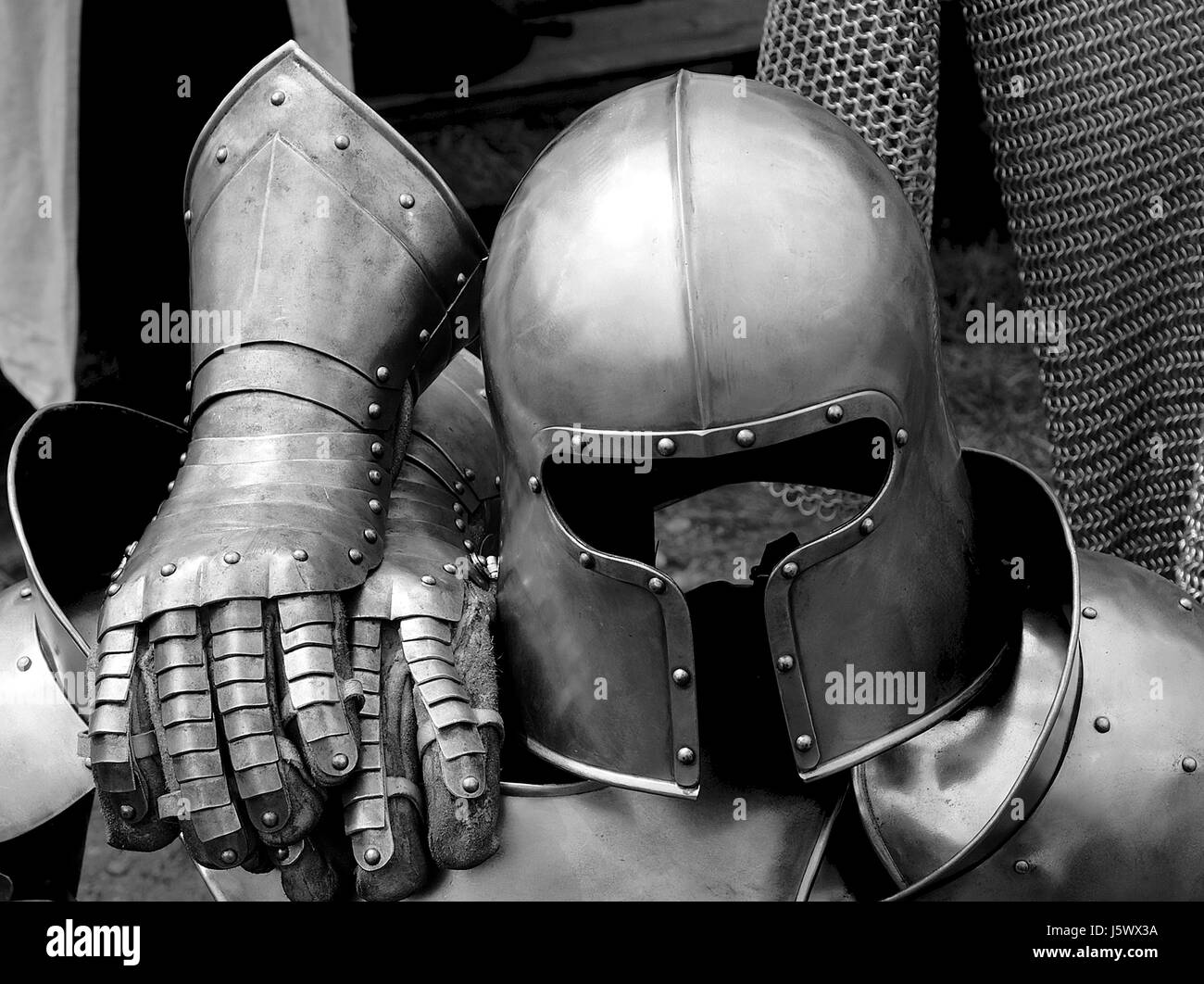 Ritter Mittelalter schwarz dunkelhäutigen kohlschwarze tiefschwarze Eisen Stahl Metall Festung Stockfoto