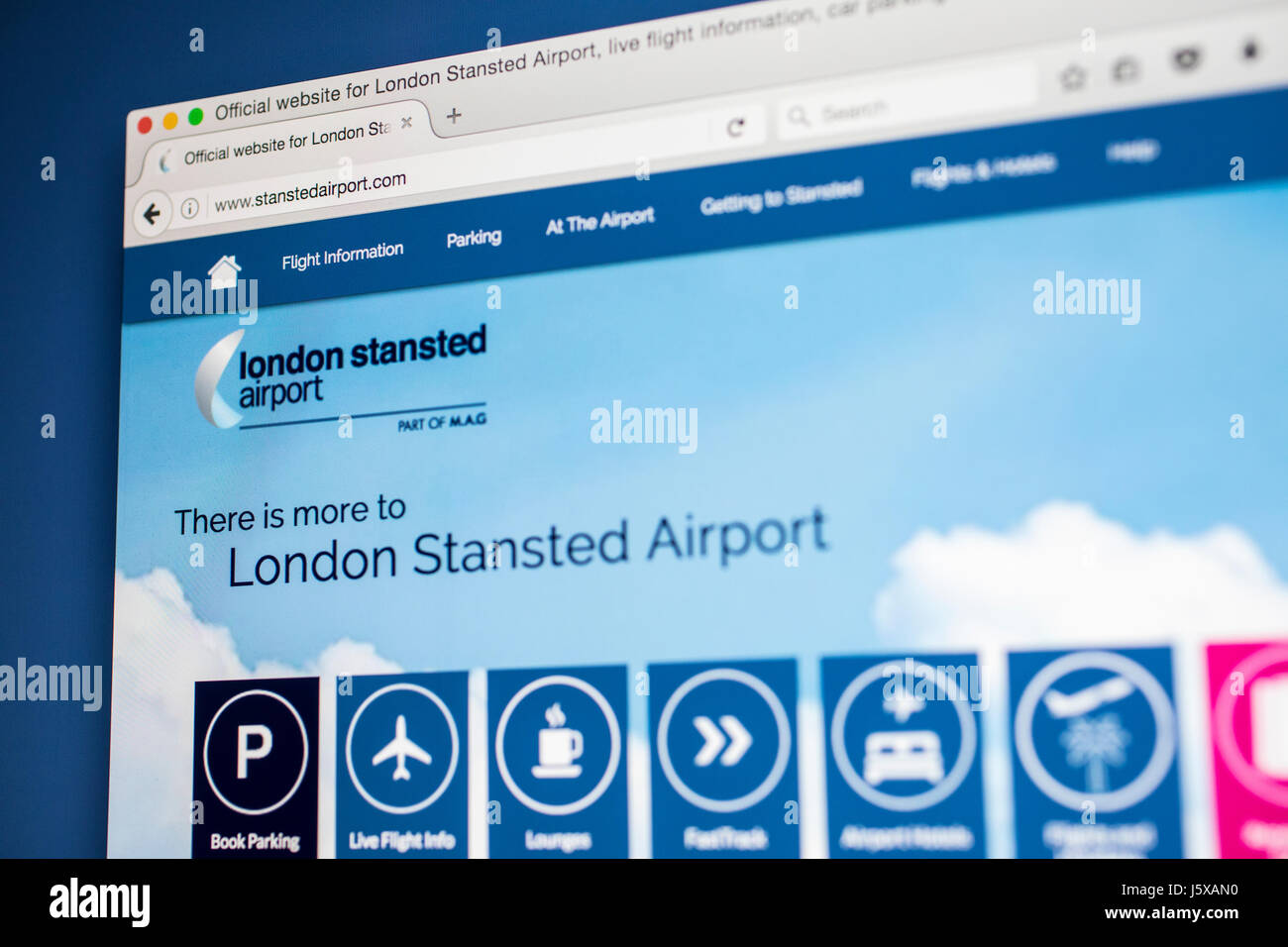 LONDON, UK - 17. Mai 2017: Die Homepage der offiziellen Website des Flughafen London-Stansted, am 17. Mai 2017. Stockfoto