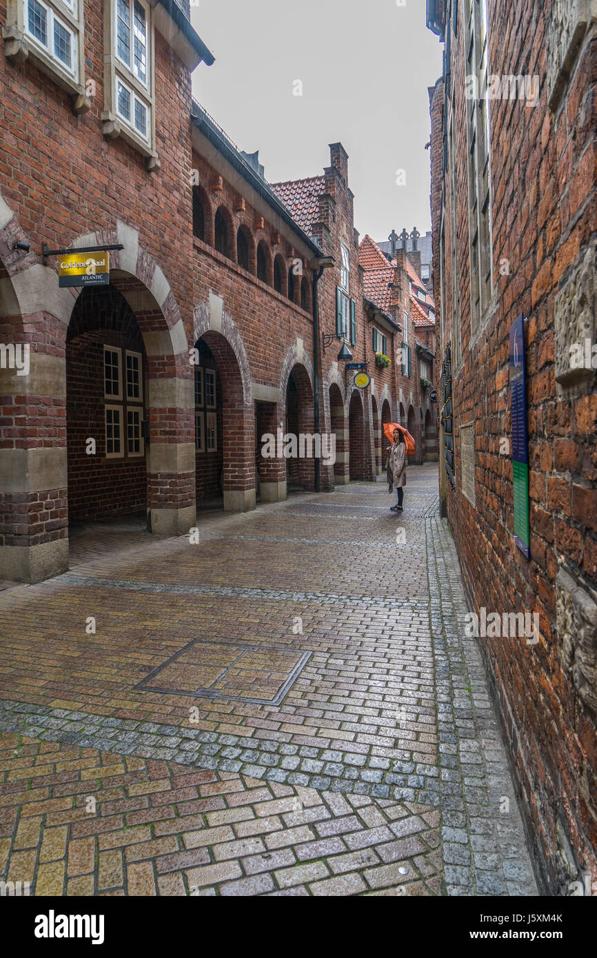Bremen, Deutschland, Mai. 2017 alte Straße in der Stadt Bremen, nach rayn Stockfoto