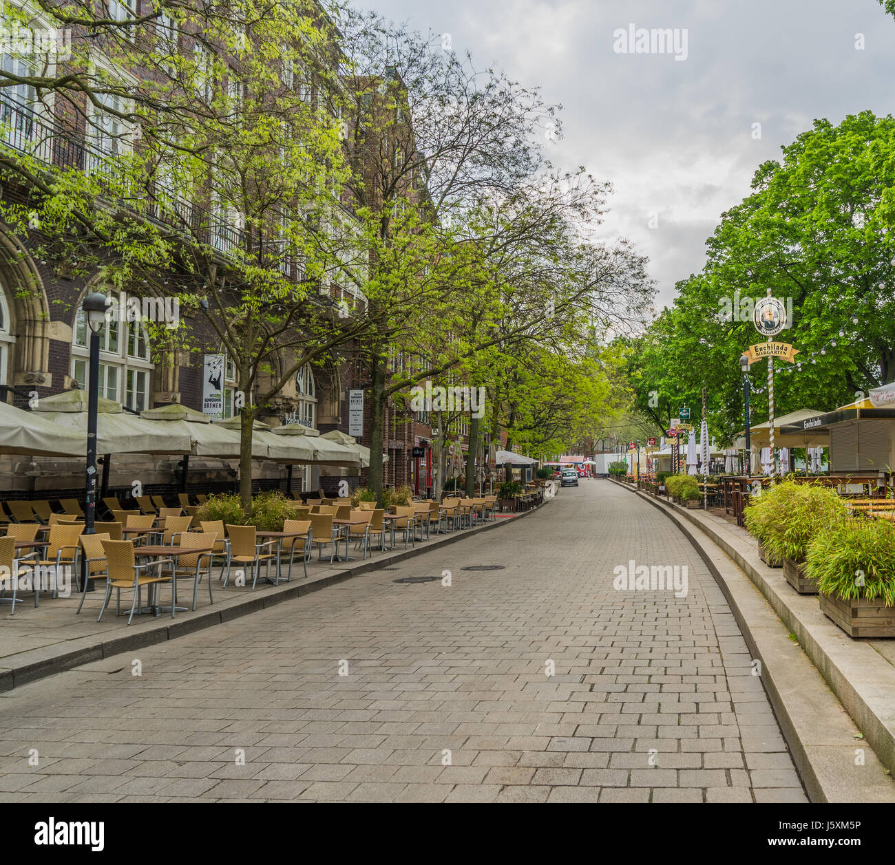 Bremen, Deutschland, Mai. 2017 alte Straße in der Stadt Bremen, nach rayn Stockfoto