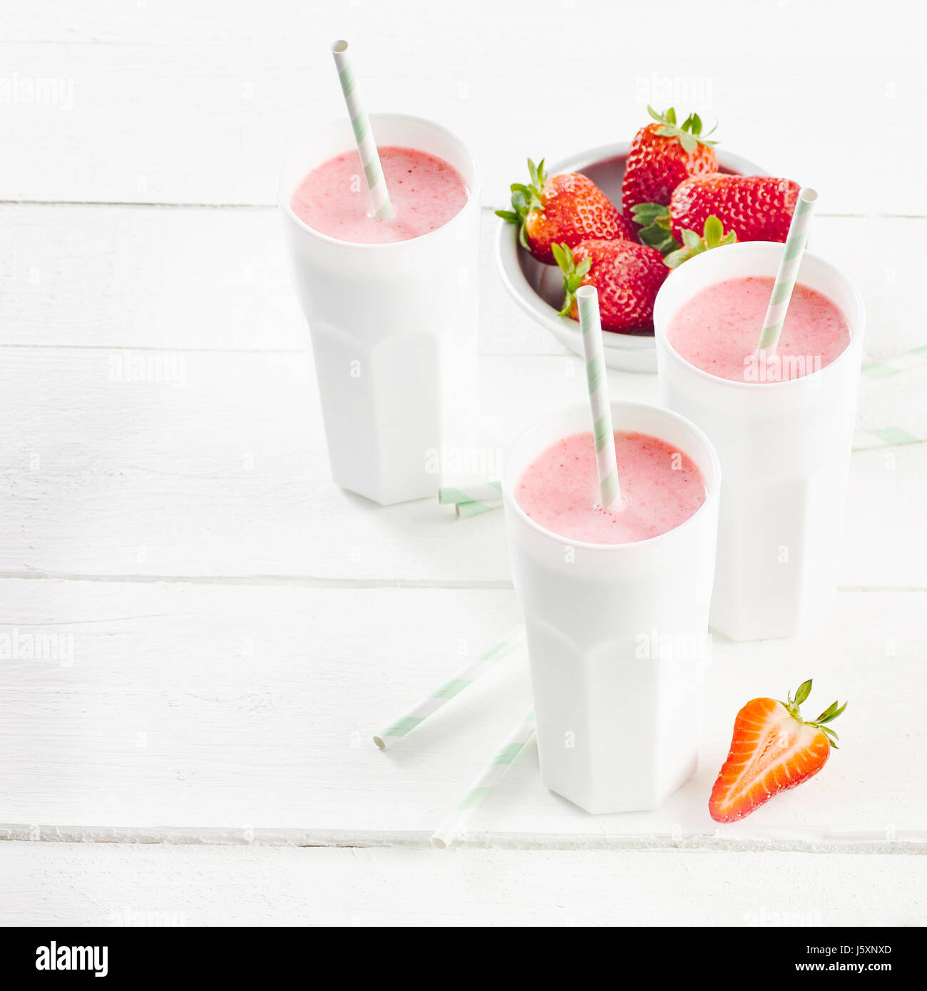Hafer-Drink mit Erdbeeren Stockfoto