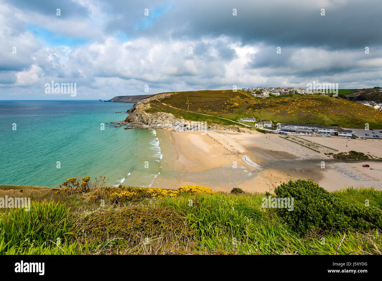 PORTHTOWAN, CORNWALL, UK - 24. April 2017: der Strand von Porthtowan ist beliebt zum Surfen. Stockfoto