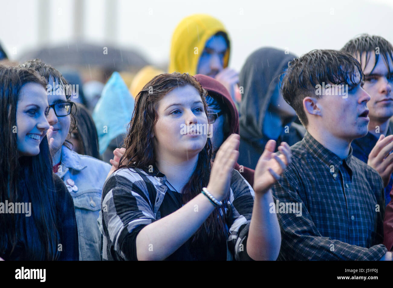 Rock Musik junge und alte Fans wippen Enthusiast Smmer Music festival Publikum Publikum Stockfoto