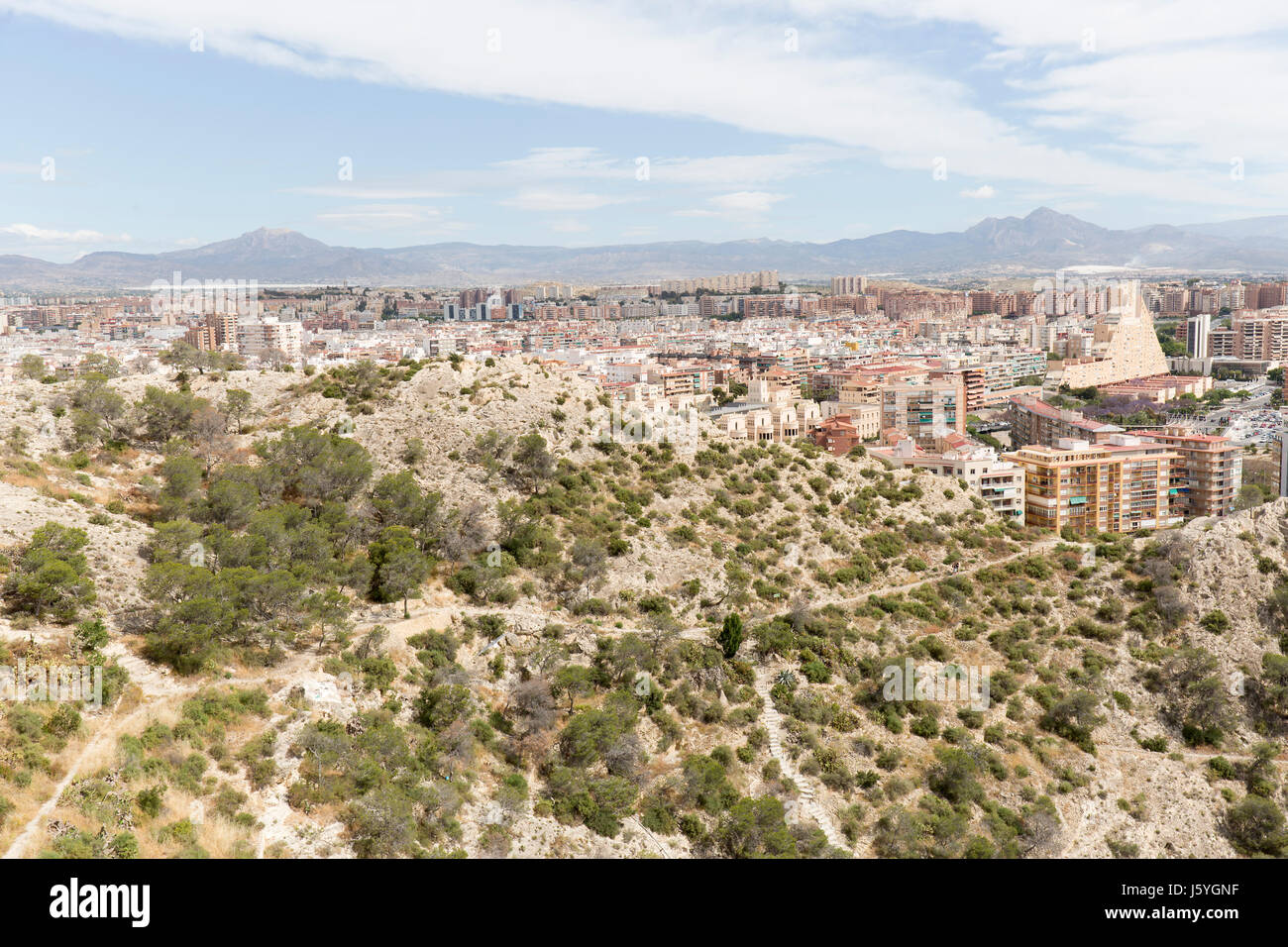 Blick auf die Stadt Alicante in Spanien, das Schloss von Santa Barbara. Stockfoto