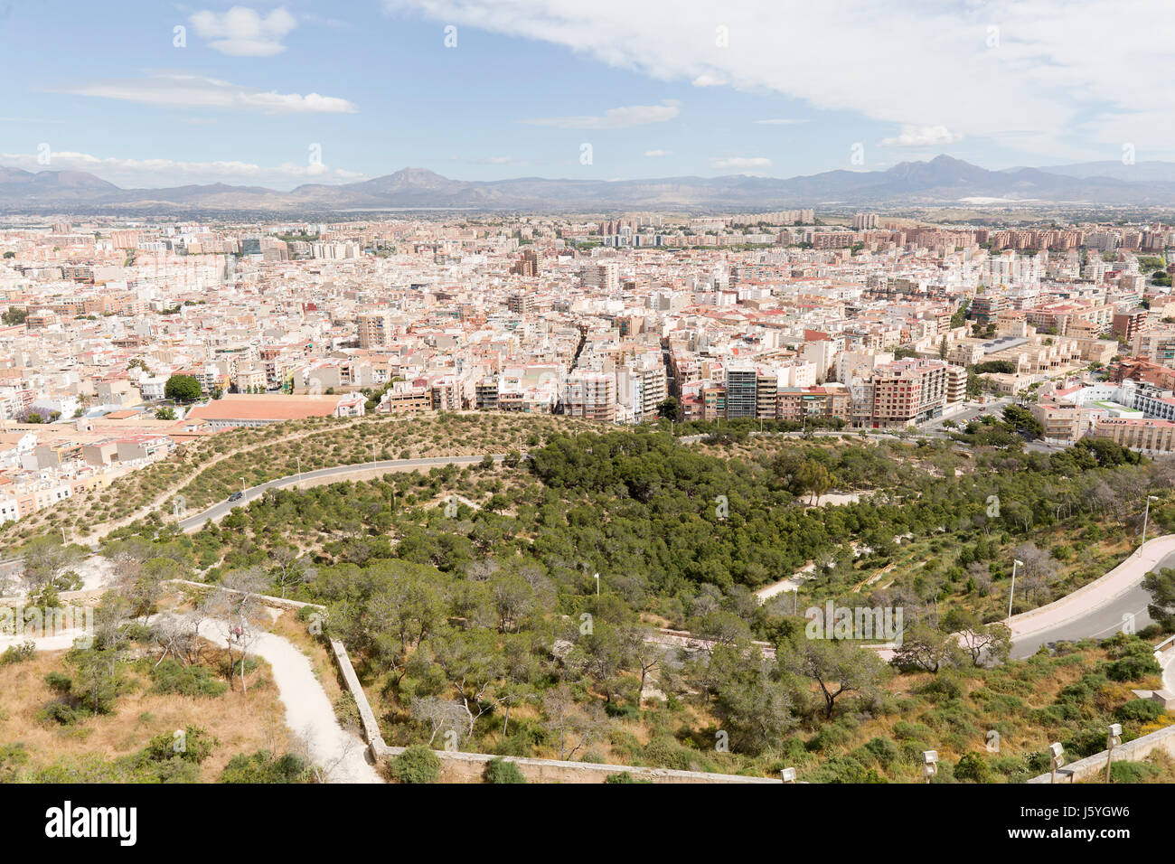 Blick auf die Stadt Alicante in Spanien, das Schloss von Santa Barbara. Stockfoto