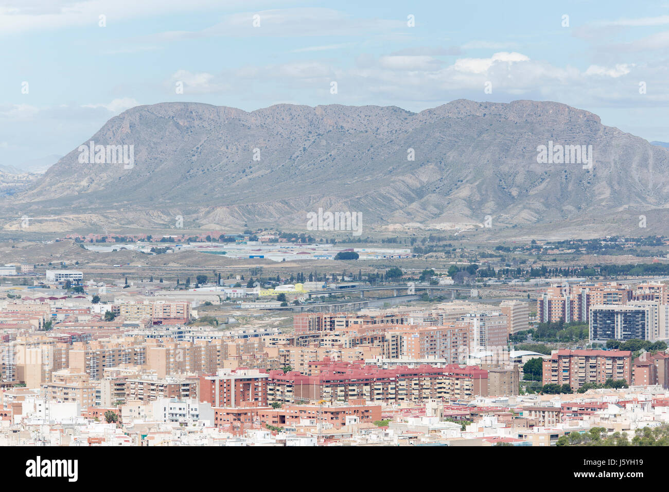 Blick auf die Stadt Alicante in Spanien, das Schloss von Santa Barbara. Stockfoto