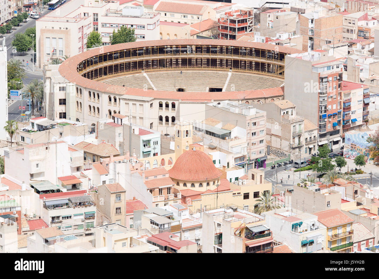 Stierkampfarena von Alicante in Spanien, Foto gemacht von Castillo de Santa Barbara. Stockfoto