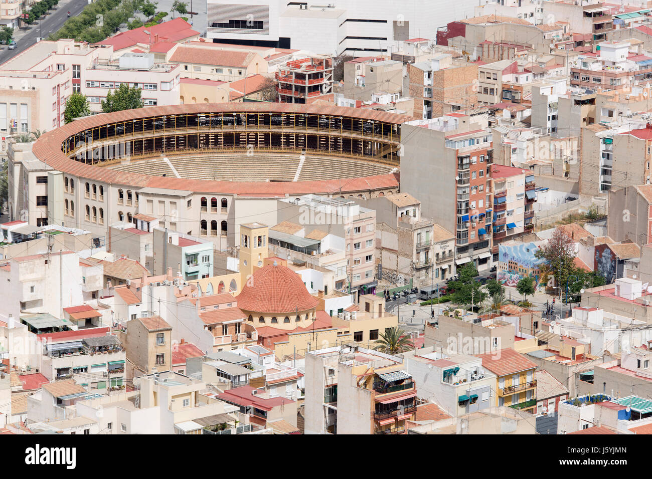 Stierkampfarena von Alicante in Spanien, Foto gemacht von Castillo de Santa Barbara. Stockfoto