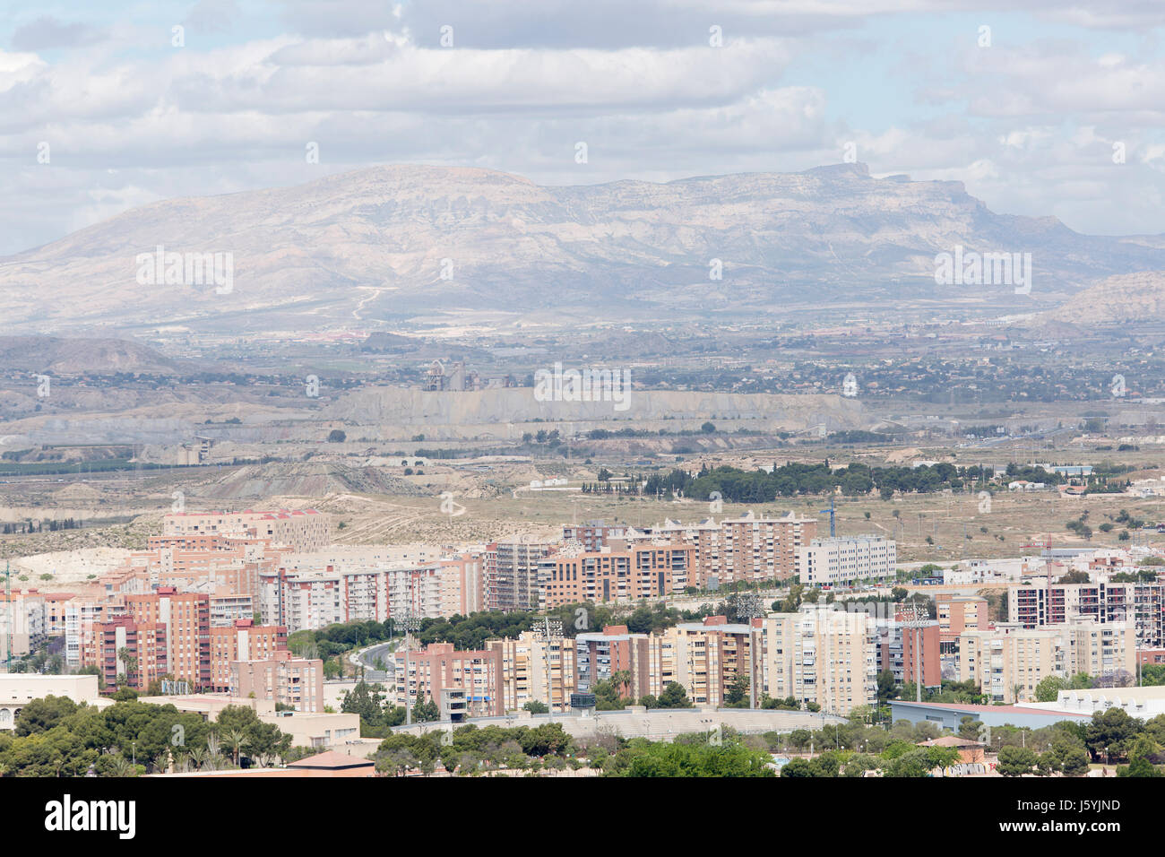 Blick auf die Stadt Alicante in Spanien, das Schloss von Santa Barbara. Stockfoto