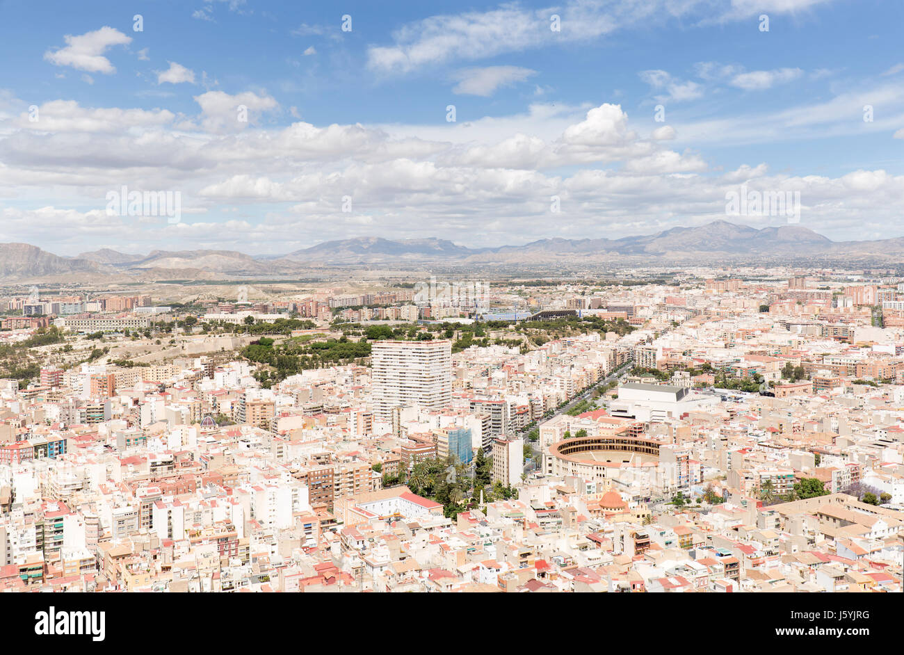 Blick auf die Stadt Alicante in Spanien, das Schloss von Santa Barbara. Stockfoto