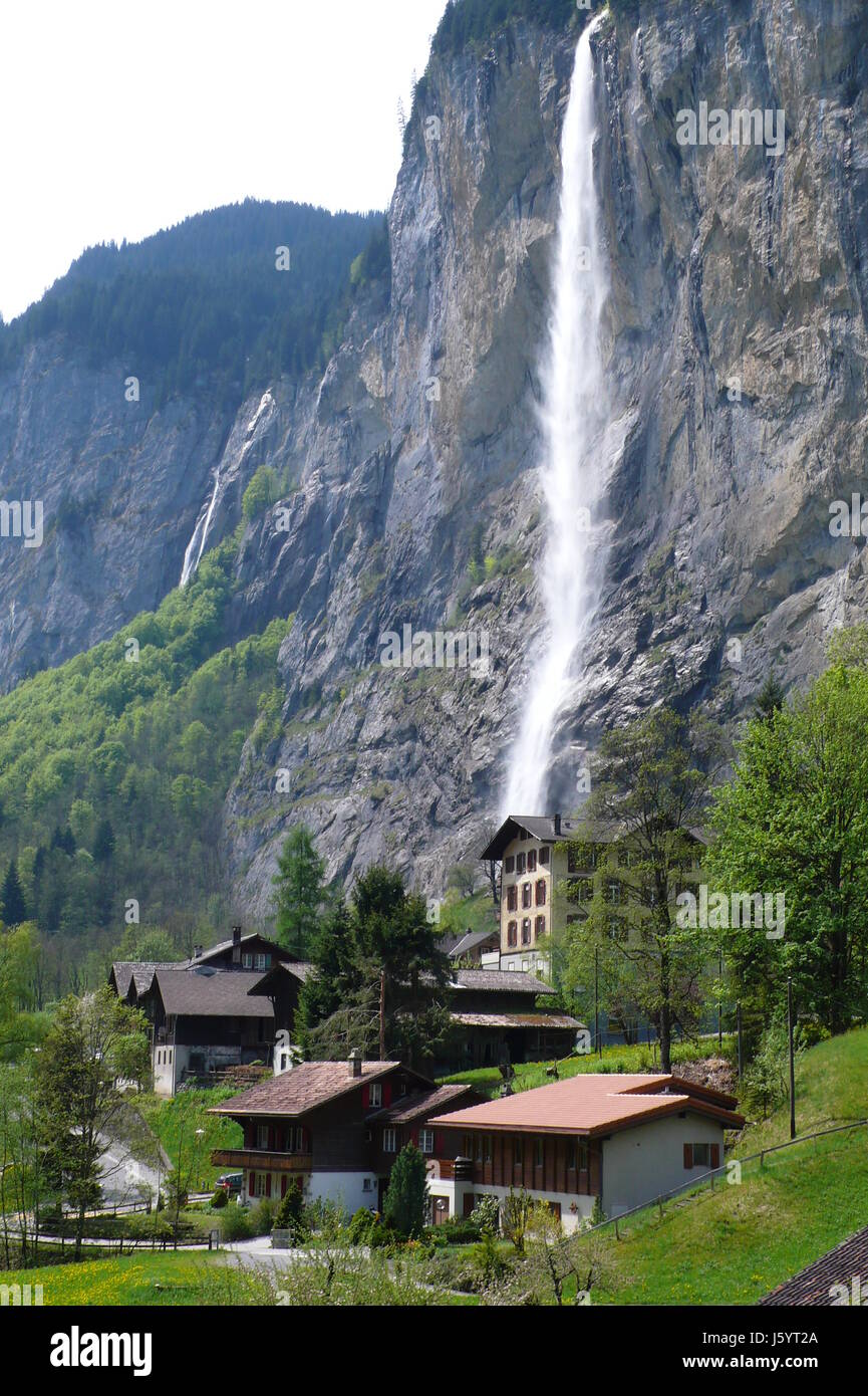 der Schweiz Fels Wasserfall Swiss Bern Wasser Baum Bäume der Schweiz Fels  Stockfotografie - Alamy