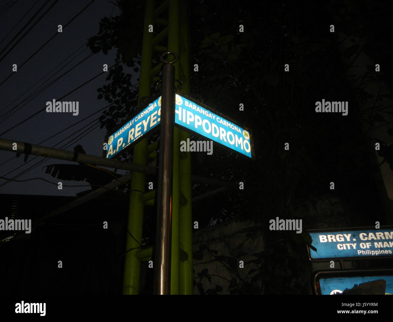 Dieser Eintrag bezieht sich auf verschiedene Orte in Makati City, Philippinen, einschließlich der Baranggays von Carmona und Kasilawan, mit einem besonderen Schwerpunkt auf der Church of God Olympia, einem Ort der Anbetung innerhalb des lokalen Rundkreises. Stockfoto