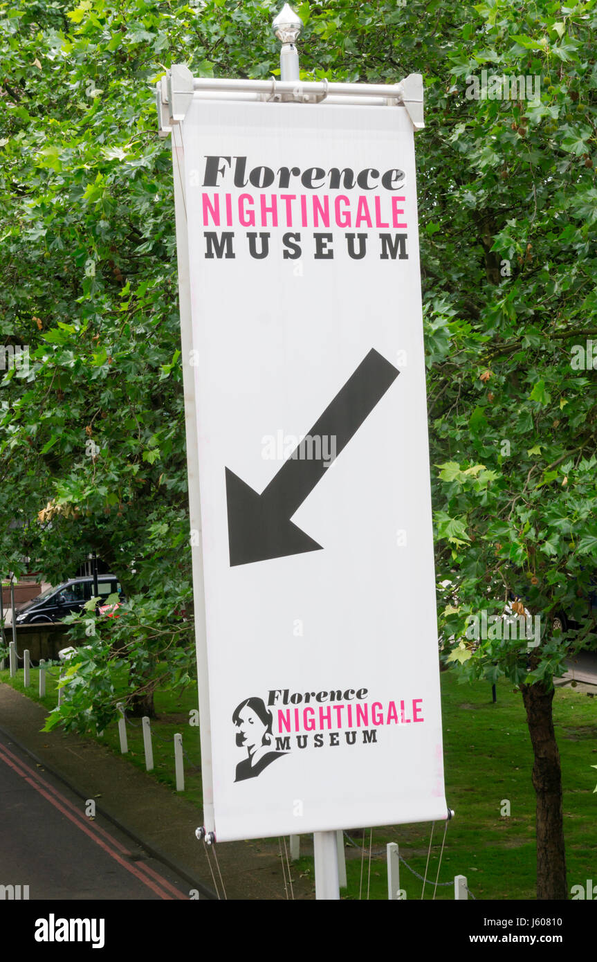 Ein Werbe-Banner für die Florence Nightingale Museum am St. Thomas Hospital in Lambeth, Südlondon. Stockfoto