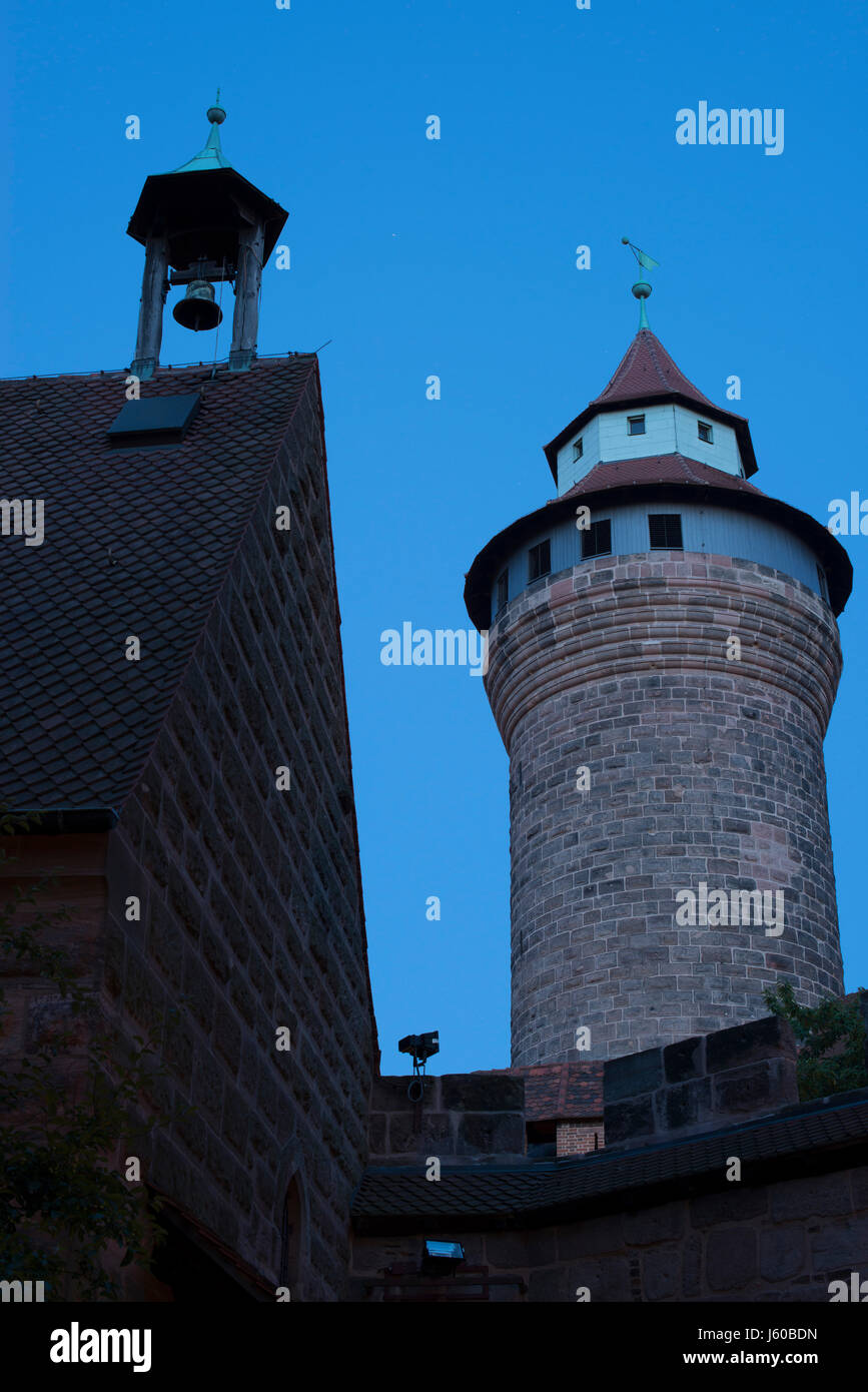 Im Inneren der Nürnberger Burg. Der Sinwellturm am frühen Morgen. Nürnberg, Bayern, Deutschland. Stockfoto