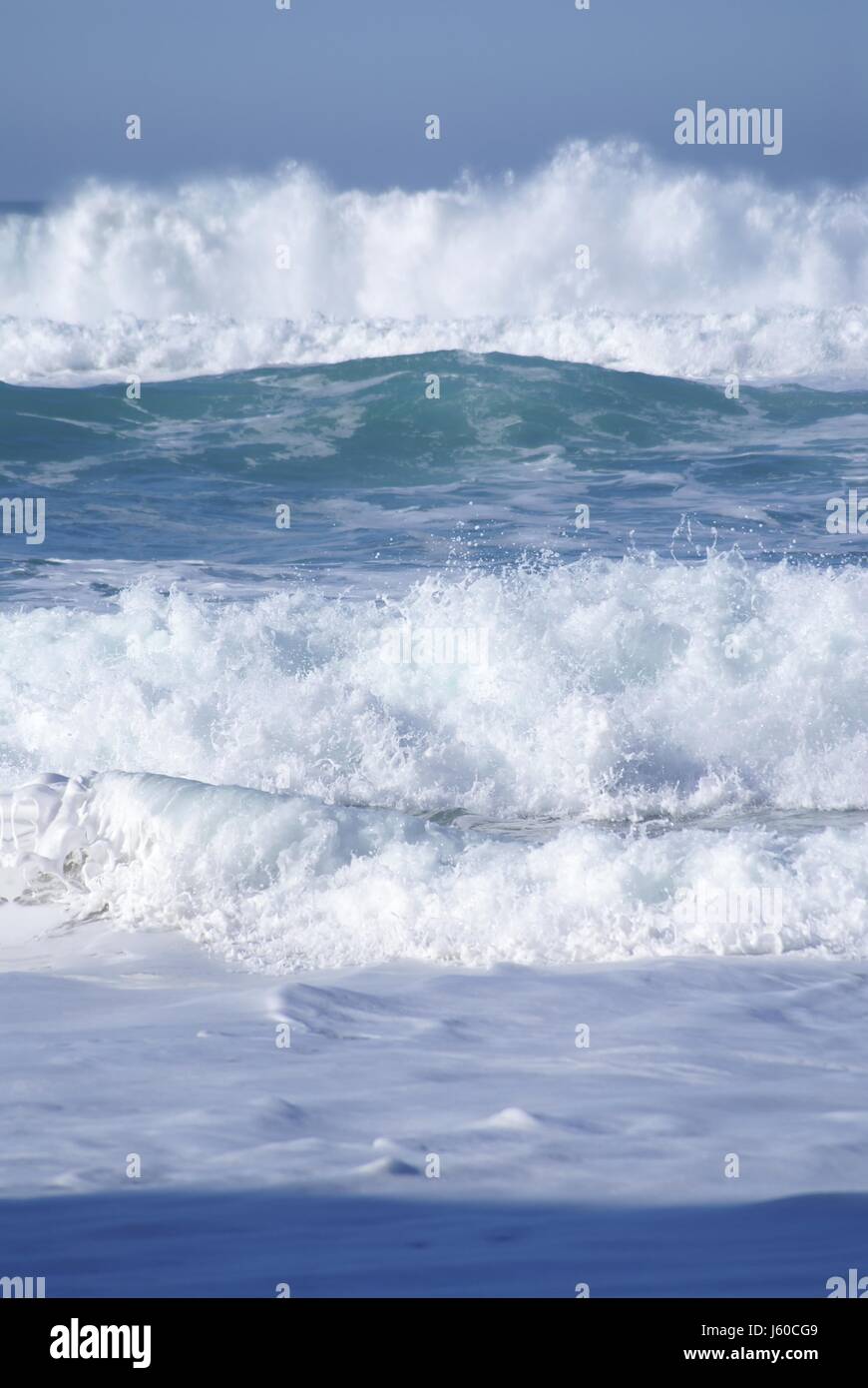 Atlantischen Ozean Salzwasser Meer Ozean Wasser Portugal Welle surfen reiten Wassersport Stockfoto