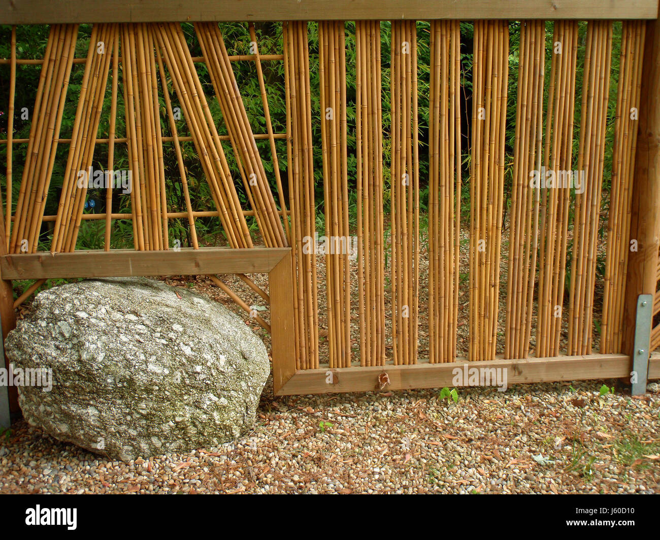 Zaun Bambus japanischer Garten Zaun Bambus Zaun Bambus Spazierstock Natur  Gartenstein Stockfotografie - Alamy