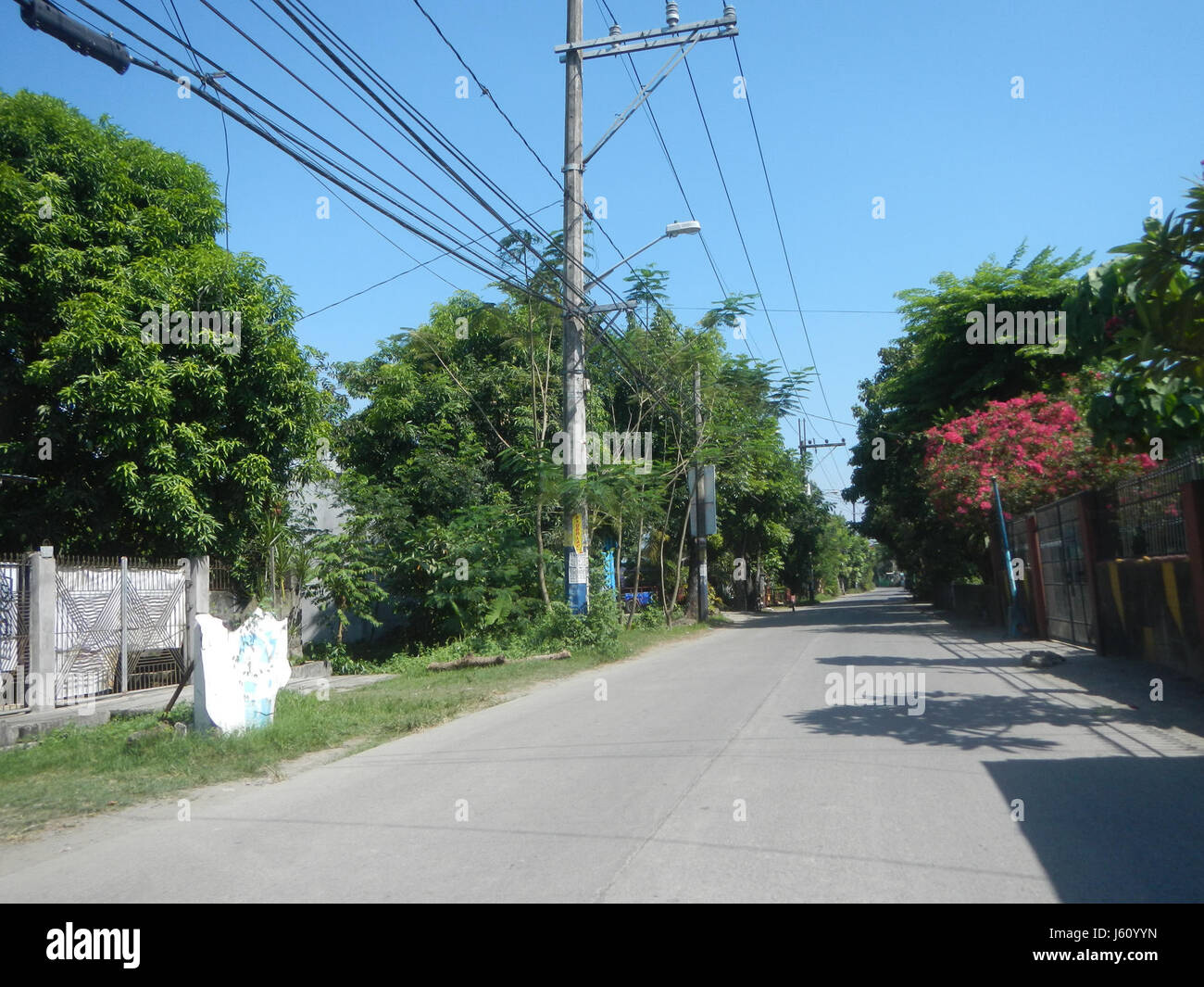 Dieser Titel bezieht sich auf einen Standort in Tabang, Guiguinto, San Francisco, Bulacan, der sich auf ein bestimmtes Gebiet konzentriert, das als „38“ in der Region gekennzeichnet ist und durch ländliche Entwicklung und Infrastruktur gekennzeichnet ist. Stockfoto