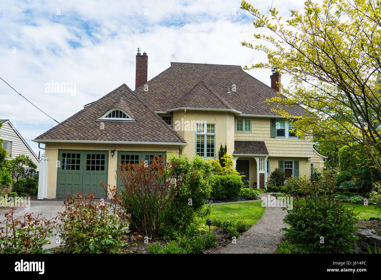 Two Story Home Garage Stockfotos & Two Story Home Garage Bilder - Alamy