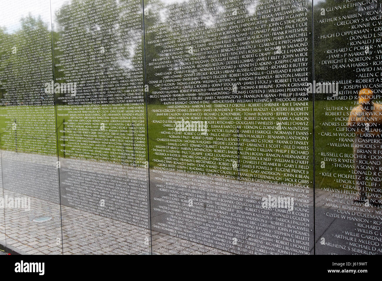 Namen auf den Vietnam Veterans Memorial Washington DC USA eingeschrieben Stockfoto