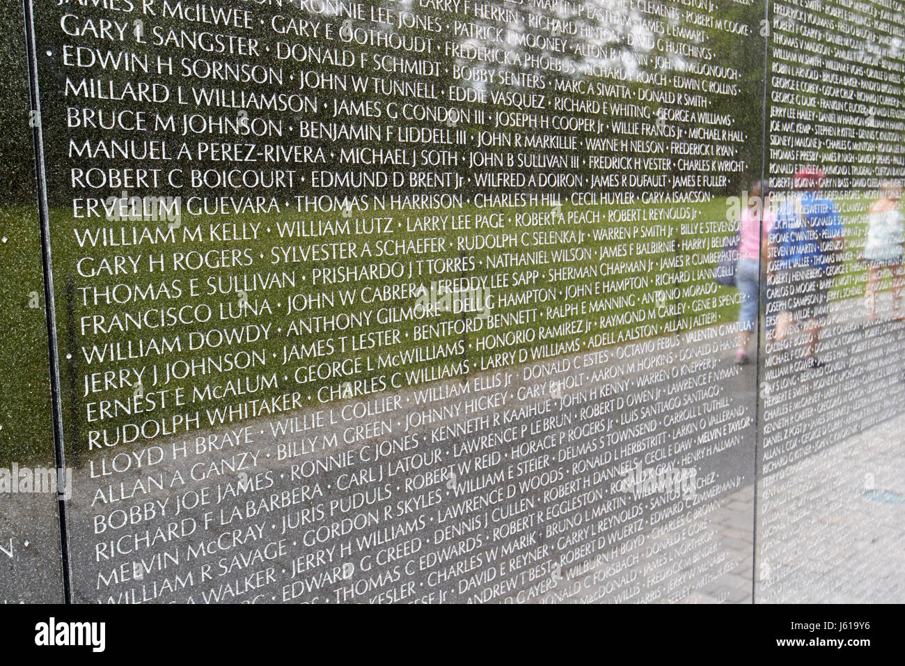 Namen auf den Vietnam Veterans Memorial Washington DC USA eingeschrieben Stockfoto