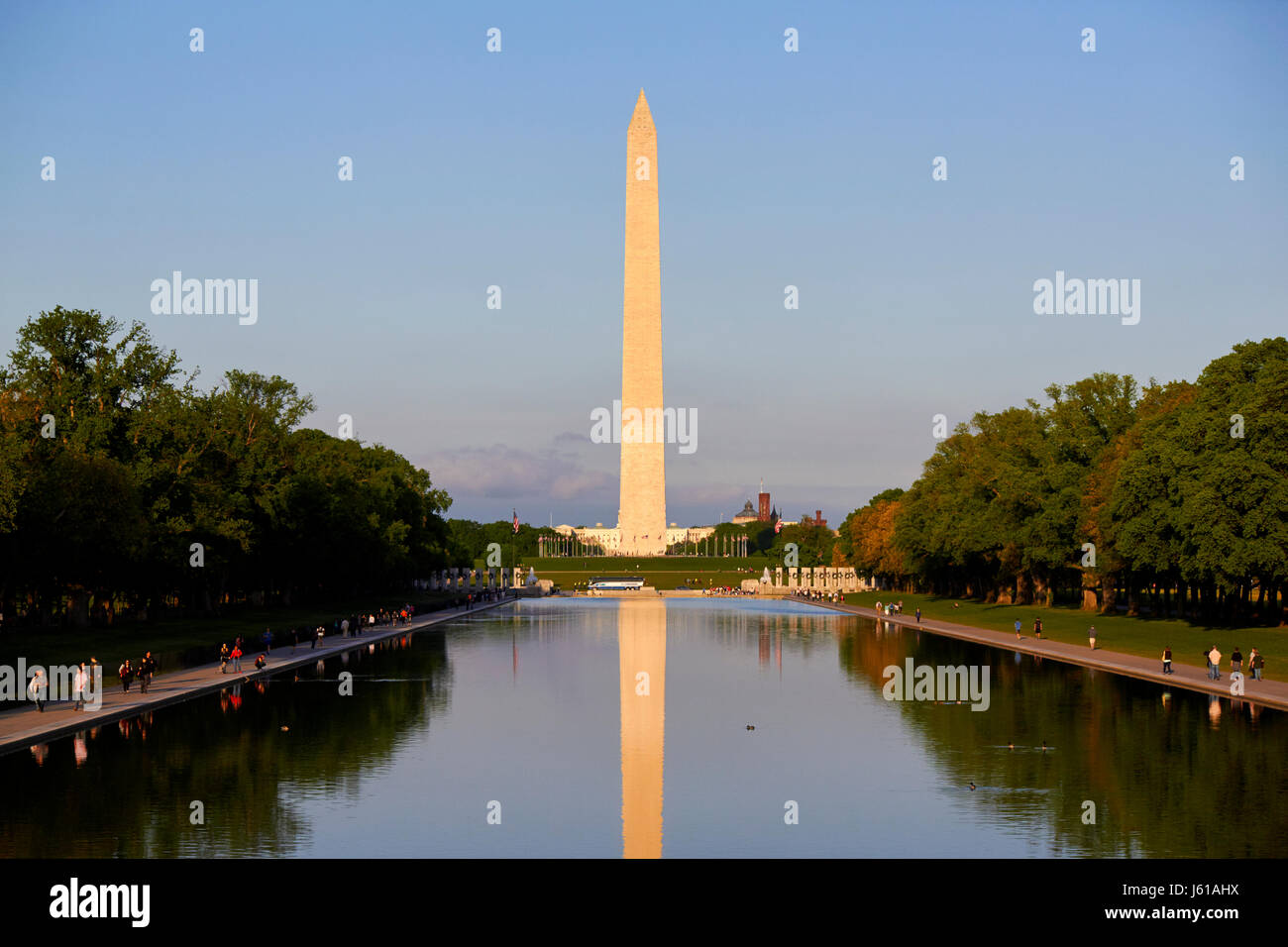 Das Washington Monument und Reflexion in die reflektierenden pool national Mall in Washington DC USA Stockfoto